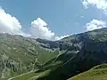 Le col vu depuis le vallon de la Sausse à l'ouest.