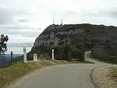 Le col du Bourricot (520 m) et la vue sur le mont Bouquet.