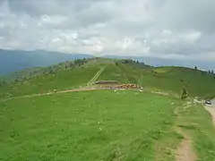 Plus bas des cyclistes au col du Petit Ballon (1 163 m).