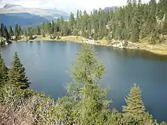 Le plus bas des deux lacs de Colbricon, à deux kilomètres du passo Rolle.