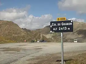 Le col de Granon, avec le panneau « col du Granon ».