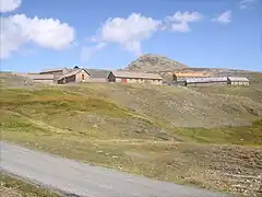 Les baraquements Séré de Rivières, avant le col de Granon, en montant depuis Saint-Chaffrey.