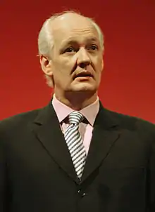 Description de l'image Colin Mochrie at BANFF, 2008 (crop).jpg.