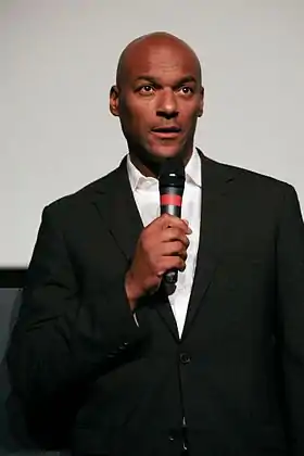 Colin Salmon interprétant Charles Robinson