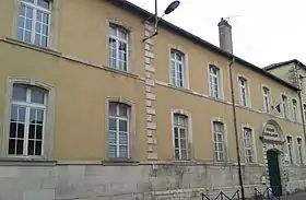 Façade du collège Amiral de Rigny à Toul, qui abrite les restes de l'ancienne abbaye de Saint Léon ( bâtiment conventuel, réfectoire, cuisine)