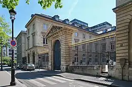 Entrée du Collège de France sur la rue des Écoles.