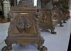 Pieds de la garniture du maître-autel de la collégiale Saint-Évroult de Mortain