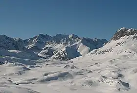 Le col du Petit Mont-Cenis sous la neige.