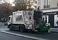 Camion poubelle de l’entreprise Derichebourg, sous-traitant à Paris.