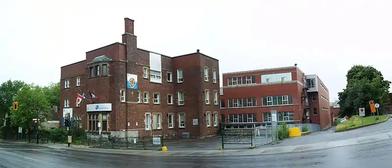 Collège international Marie de France, 4635, chemin Queen-Mary, Montréal