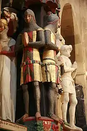 Deux des 4 chevaliers d'angle (fils présumés du comte Louis).