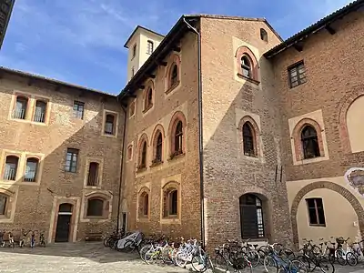 La cour du collège.