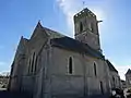 Vue du nord-est, le chœur et la chapelle accolée forment un double chevet au nord.