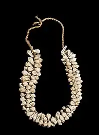 Collier de coquillage Viti Levu 1838