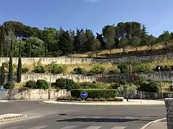 La colline du centre d'Aubagne depuis la Planque.