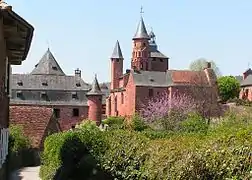 Castel de Vassinhac et église