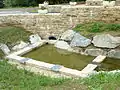 Ancien lavoir récemment restauré (bourg).