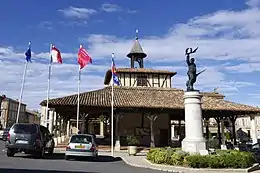 Le Poilu victorieux (monument aux morts)