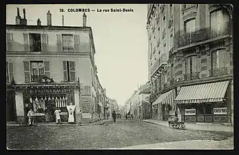 Rue Saint-Denis, rond-point.