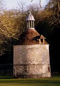 Le colombier dans le parc.