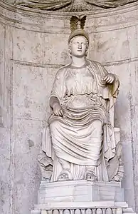 Déesse Roma assise (époque d'Hadrien, d'après un original grec du Ve siècle av. J.-C. ; marbre, hauteur 3,10 mètres).