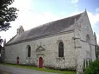 Flanc sud de la chapelle.