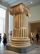 Chapiteau ionique du temple d'Artémis de Sardes. Metropolitan Museum of Art.