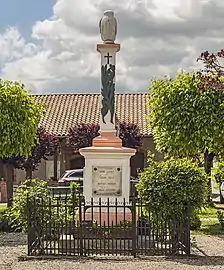 Le monument aux morts.