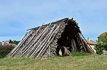 Loge traditionnelle de feuillardier près de Combiers.