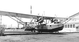 Un Commodore (immatriculé NC670M) de la Pan American Airways, photographié en 1937 sur la base de la compagnie située à Alameda.