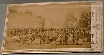 Photomontage de l'exécution de la villa des Otages, rue Haxo à Paris (26 mai 1871).