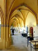 Cloître de l'abbaye Saint-Corneille.