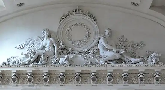 La Victoire et Hercule (1784),  château de Compiègne, salle des Gardes du Roi.