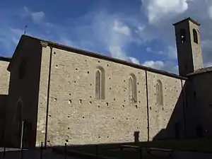 Vue latérale de l'église.