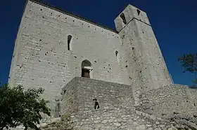 Comps-sur-Artuby, L'église saint André