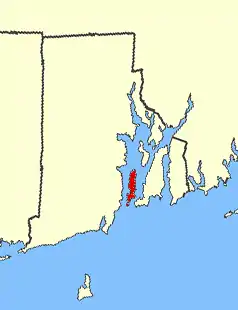 L'île Conanicut en rouge, en noir les frontières de l'État, Block Island est visible au large.