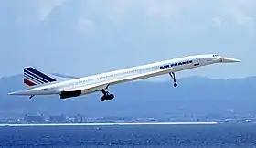 Un Concorde d'Air France à l’atterrissage à l'aéroport international du Kansai au Japon, en 1994.