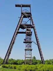 Chevalement du puits no 1 de la Fosse Ledoux des mines d'Anzin.