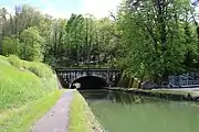 Le tunnel sur le Canal entre Champagne et Bourgogne.