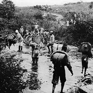 Soldats belges et congolais en campagne dans l'Est africain.