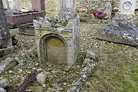 Le cimetière derrière l'église.