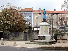 Monument aux morts« Monument aux morts de 1914-1918 à Pradelles », sur À nos grands hommes