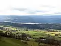 Lac de retenue de Naussac vu depuis le village de Pradelles en Haute-Loire (vue 2).