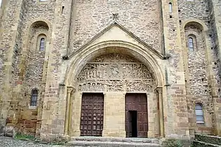 Tympan de l'abbatiale.