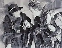 Avec Conrad Veidt (à g.), dans The Beloved Rogue (1927, photo promotionnelle)