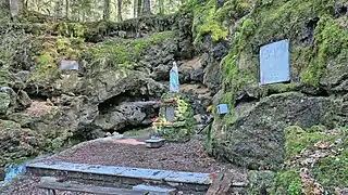 La grotte de Notre-Dame de Lourdes.