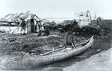 Construction de la membrure d'un canoë d'écorce, camp micmac, Matapédia (?), vers 1870.