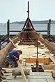 Construction à Roskilde d'un bateau viking avec les instruments d'époque.
