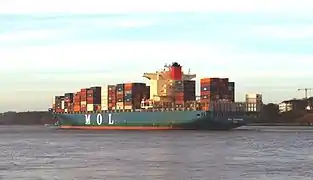 Le MOL Charisma à partir de Hambourg, sur l'Elbe, Janvier 2015