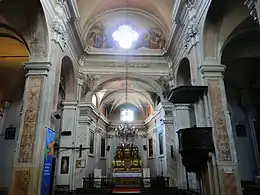 Rosace de l'église Sainte-Marie-Madeleine de Contes en forme de quadrilobe.